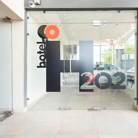 Hotel 202-2